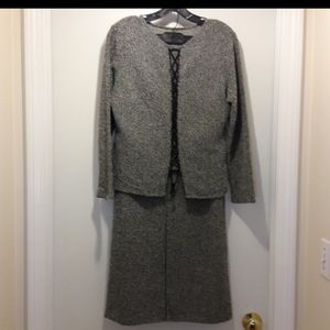 Women's Two piece Top/Skirt casual set.